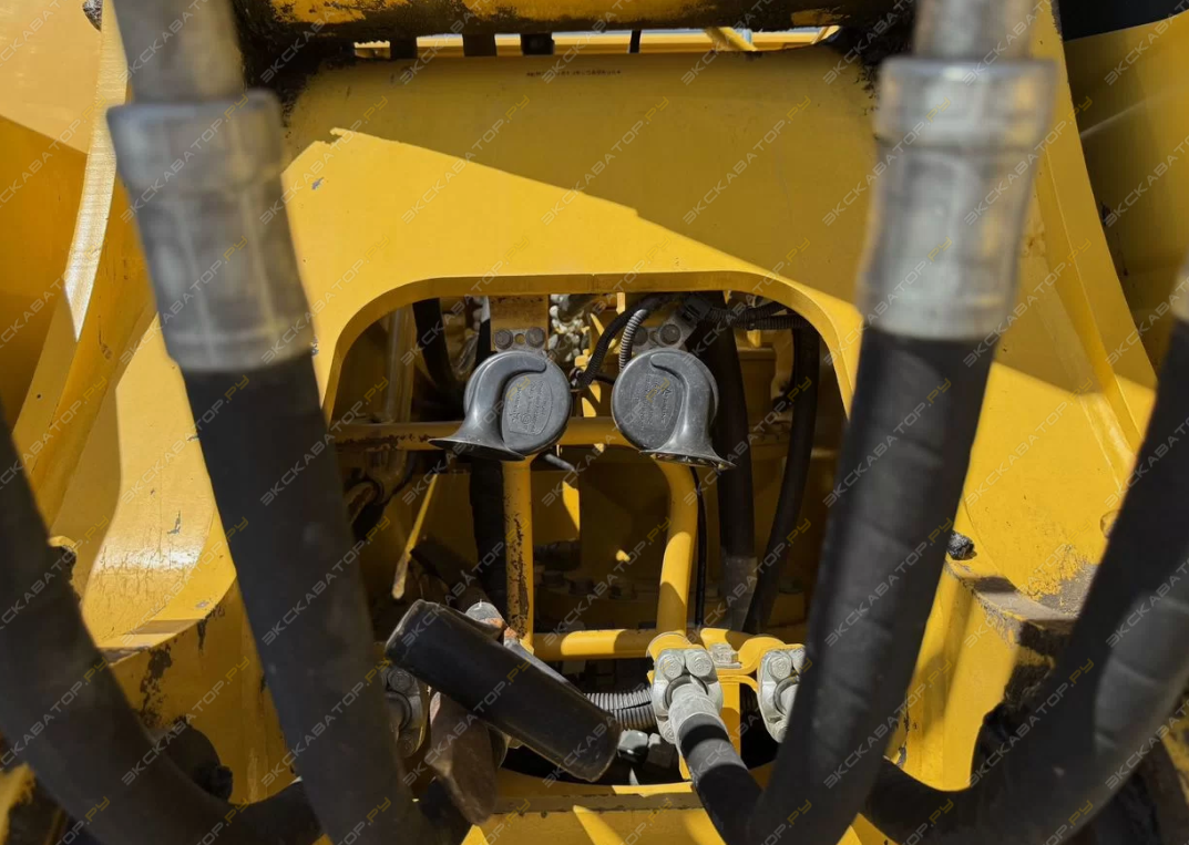 Komatsu PC220 [7]