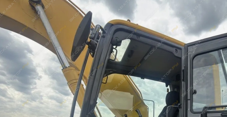 Komatsu PC220-8 [12]