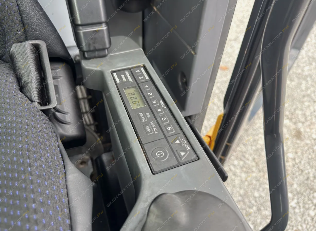 Komatsu PC220-8 [15]