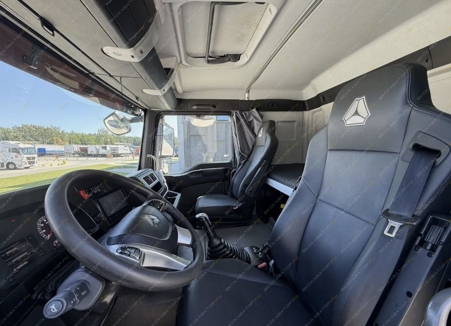 Sitrak C7H 8x4 [15]