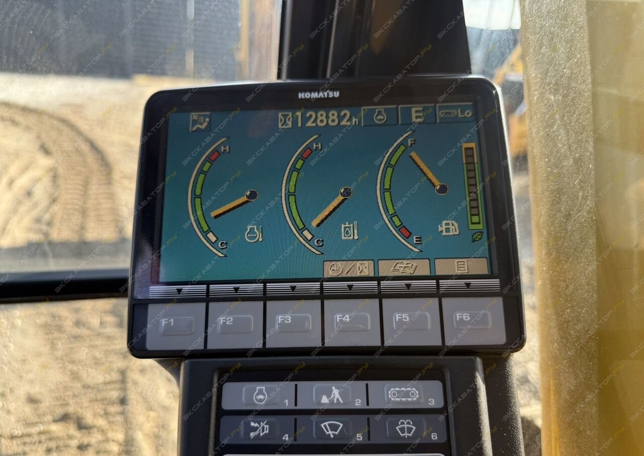 Komatsu PC220-8 [8]
