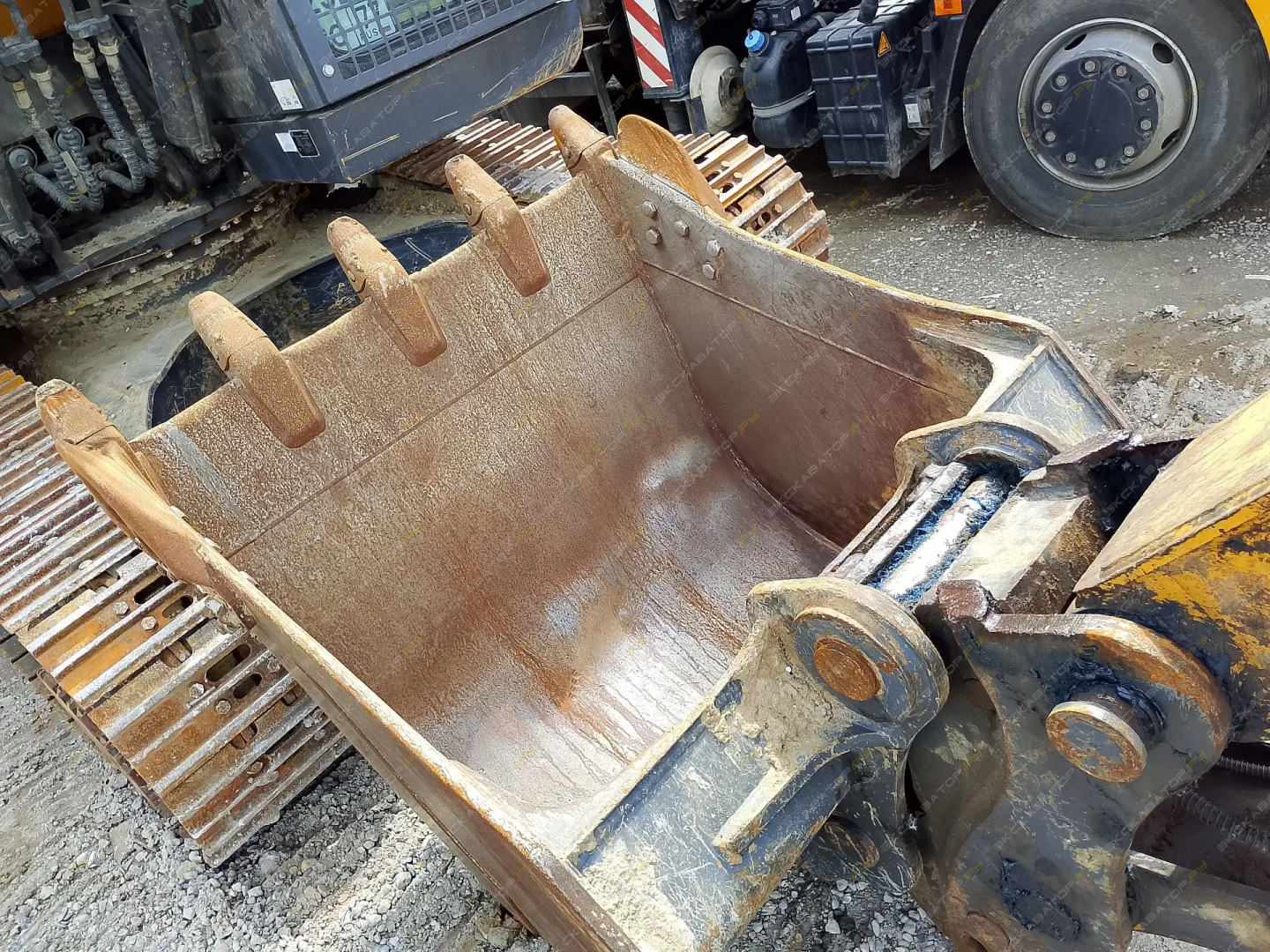 XCMG XE225DN [13]