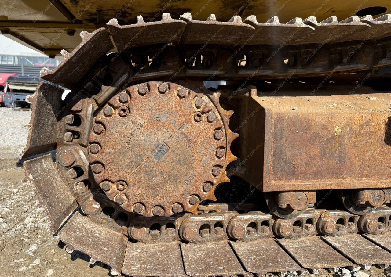 Komatsu PC220-8 [6]