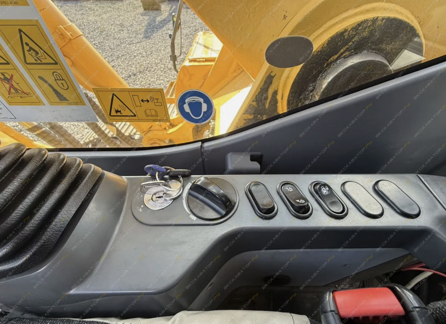 Komatsu PC300-8 [13]