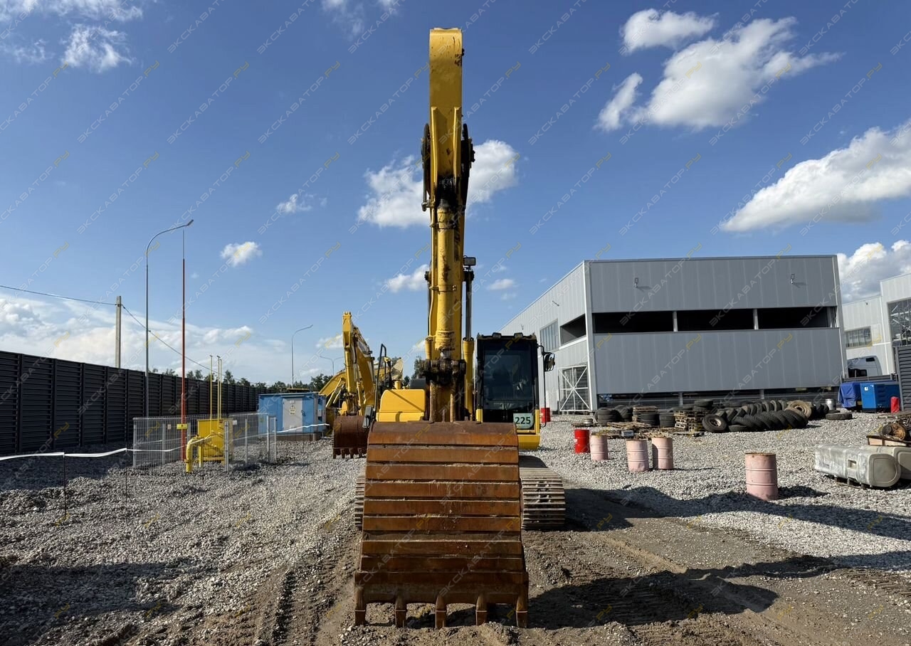 Komatsu PC220-8 [4]
