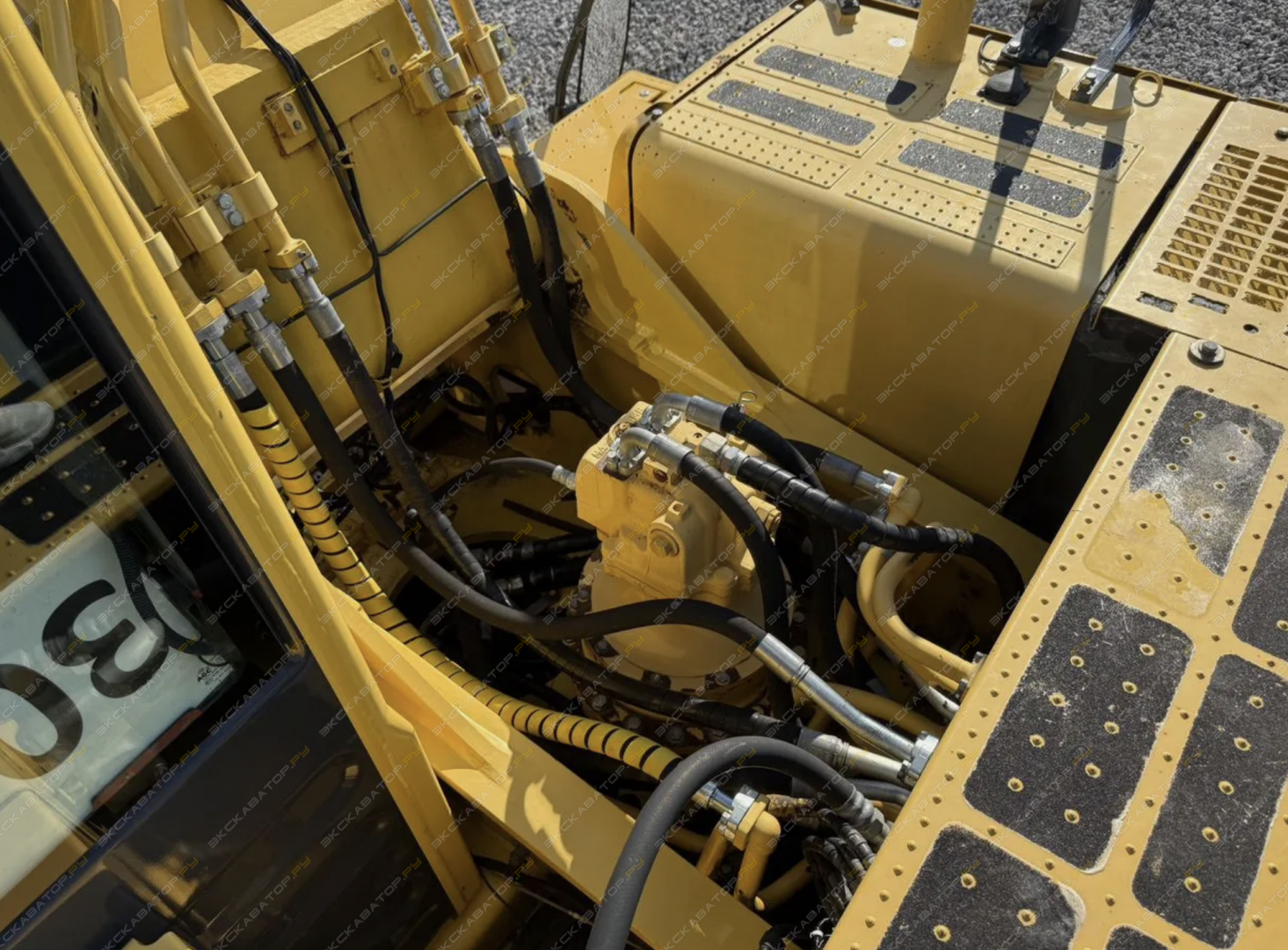 Komatsu PC300-8 [11]