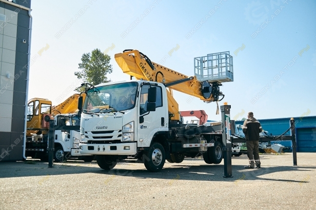 Isuzu Elf (автогидроподъемник) [0]