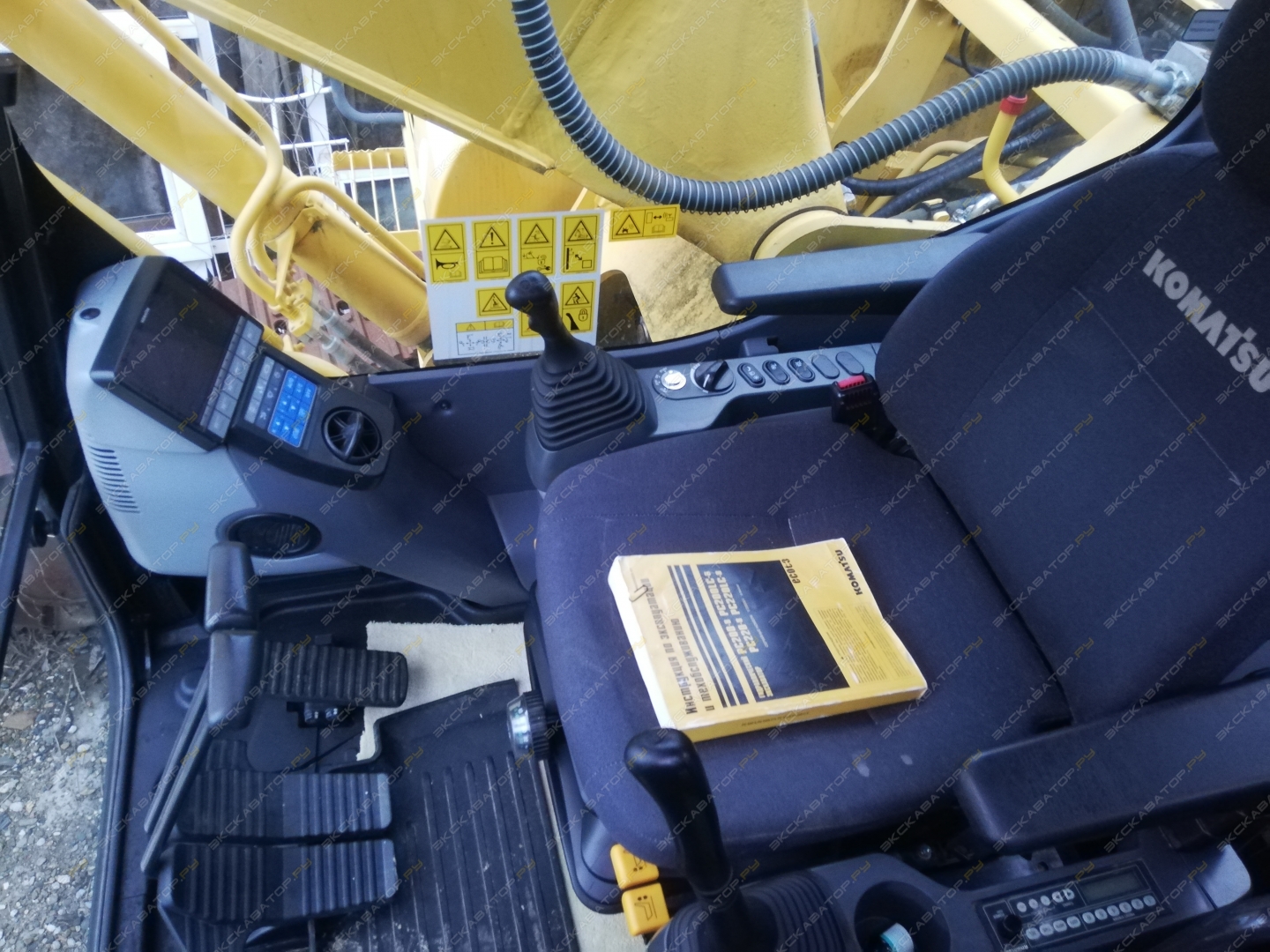 Komatsu PC200-8 [14]