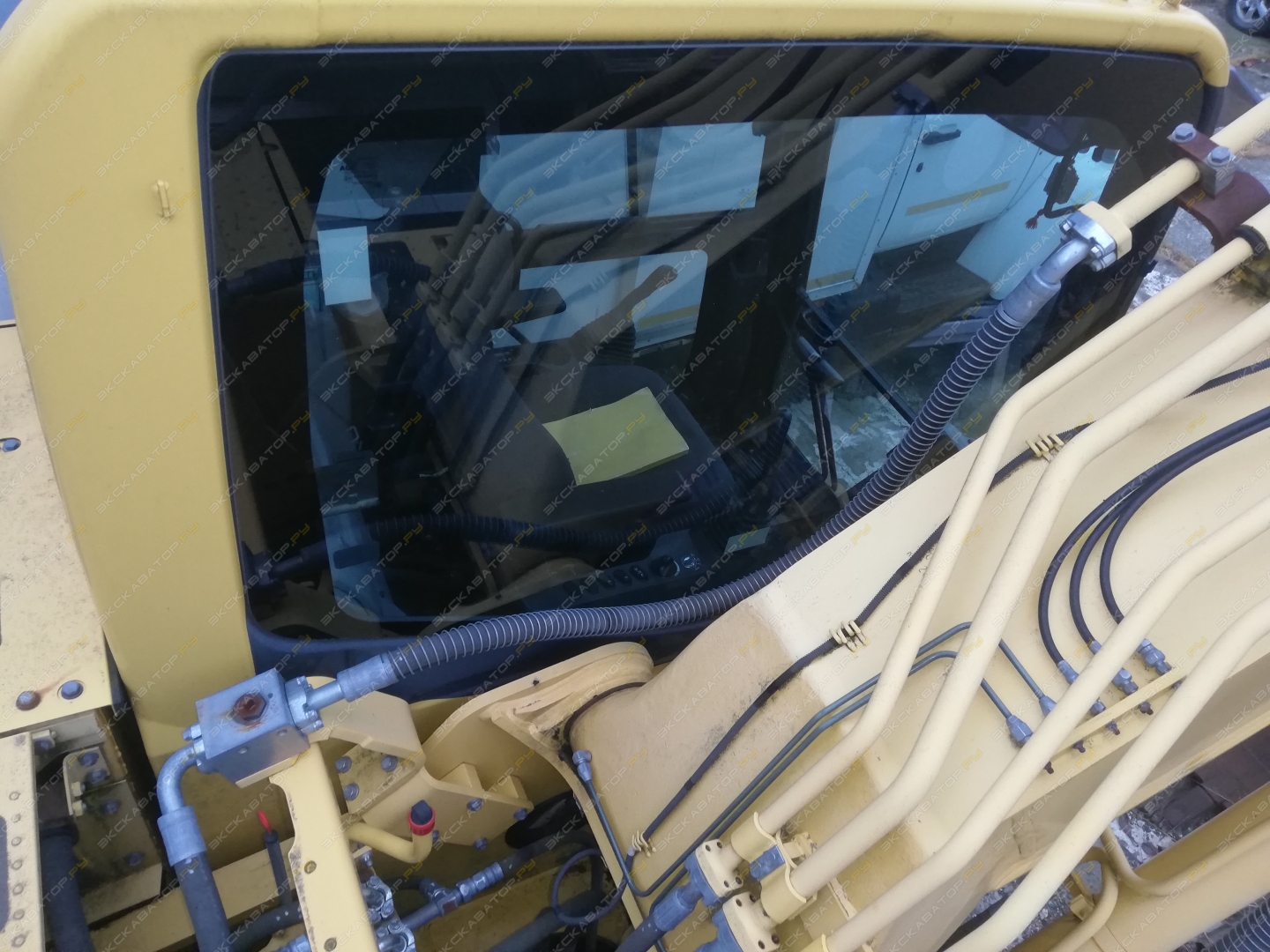 Komatsu PC200-8 [10]