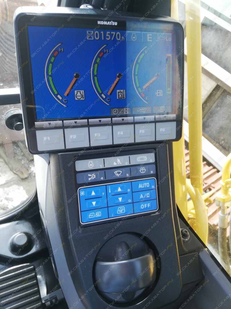 Komatsu PC200-8 [17]