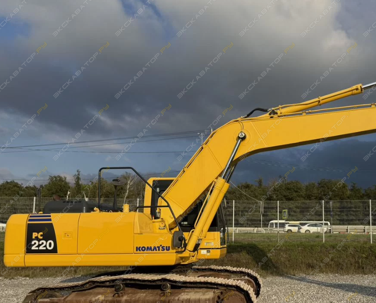 Komatsu PC220-8 [1]