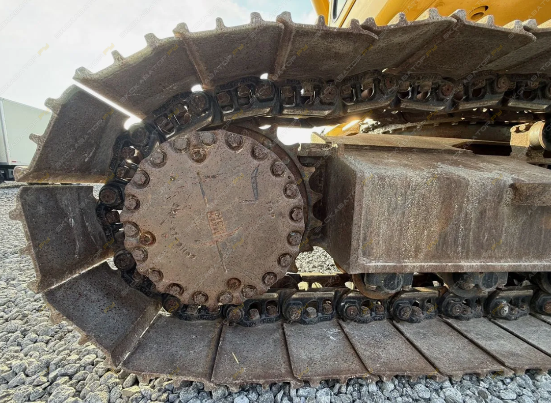Komatsu PC220-8 [17]