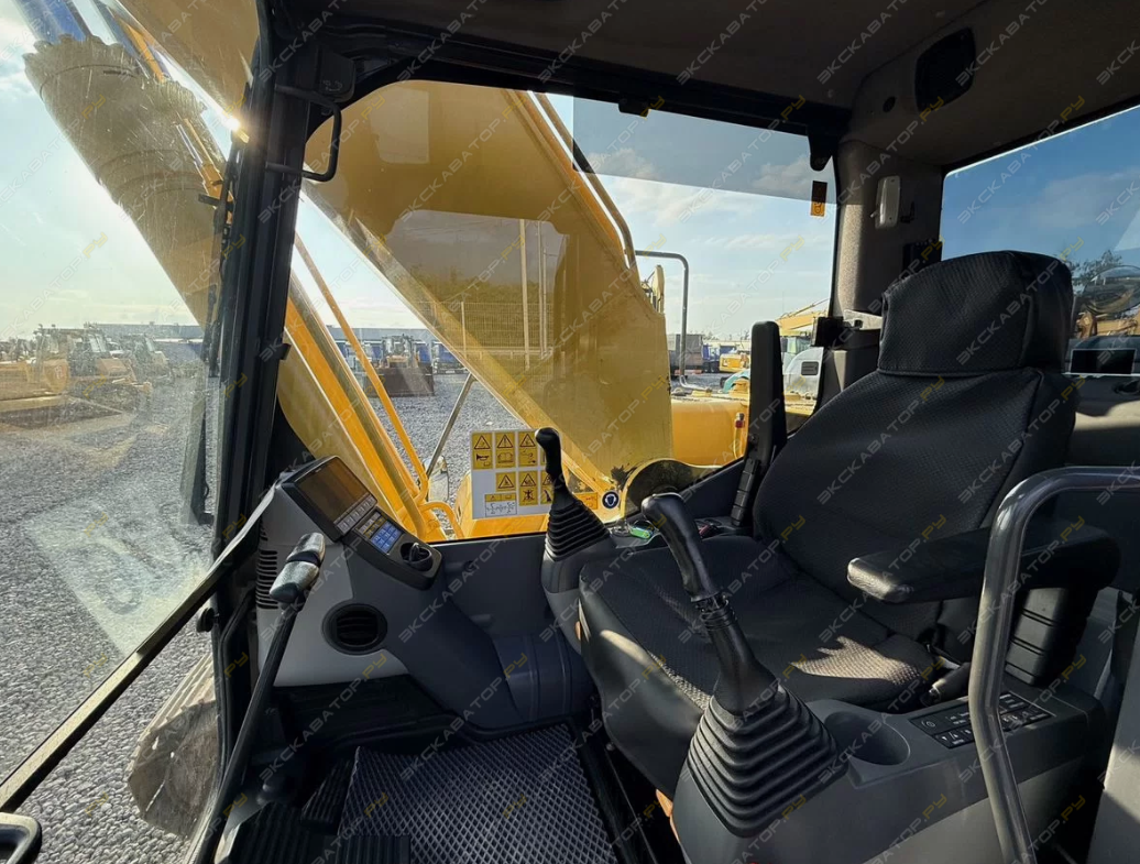 Komatsu PC220-8 [14]