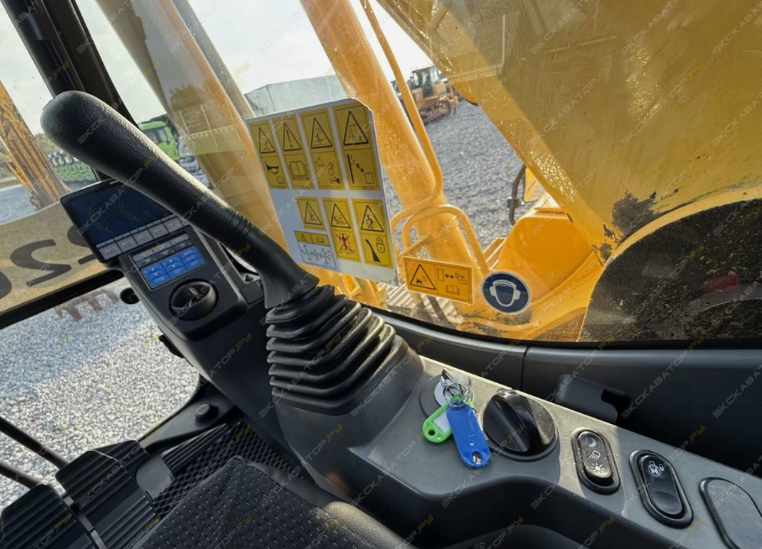 Komatsu PC220-8 [12]
