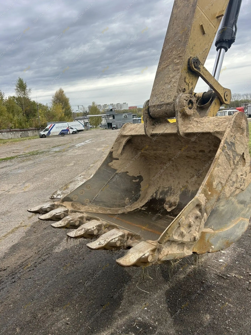 Caterpillar 330GC [8]