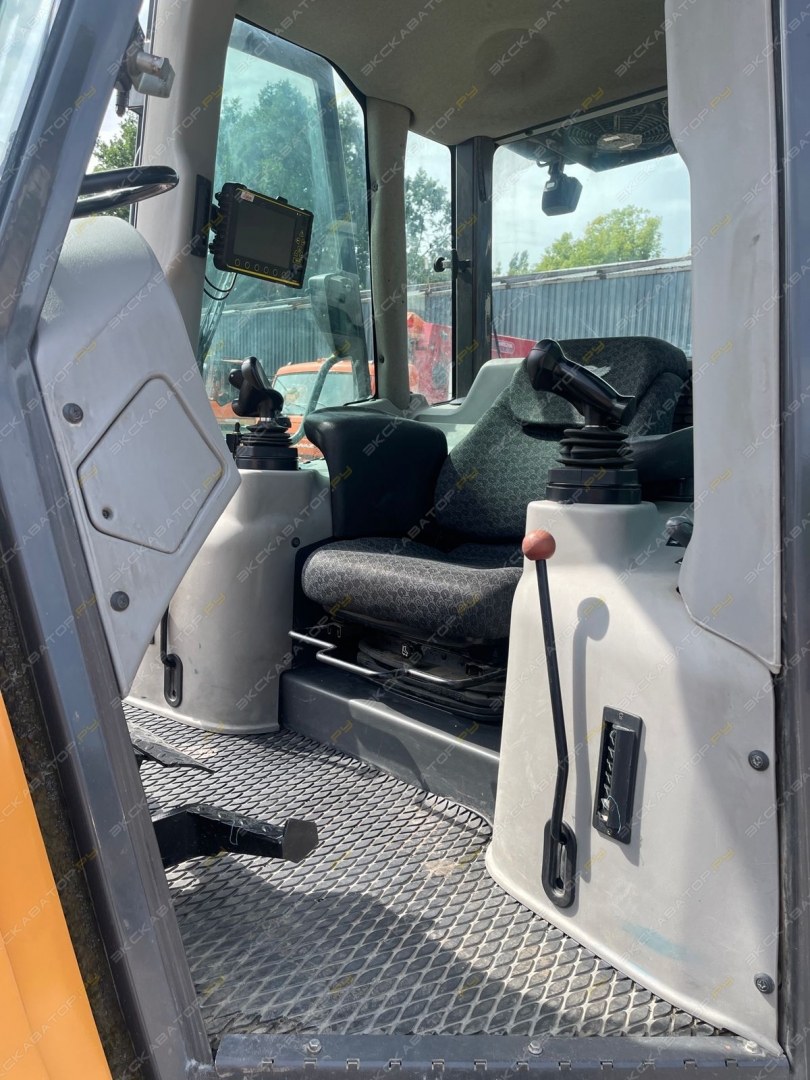 Case 1650L [5]