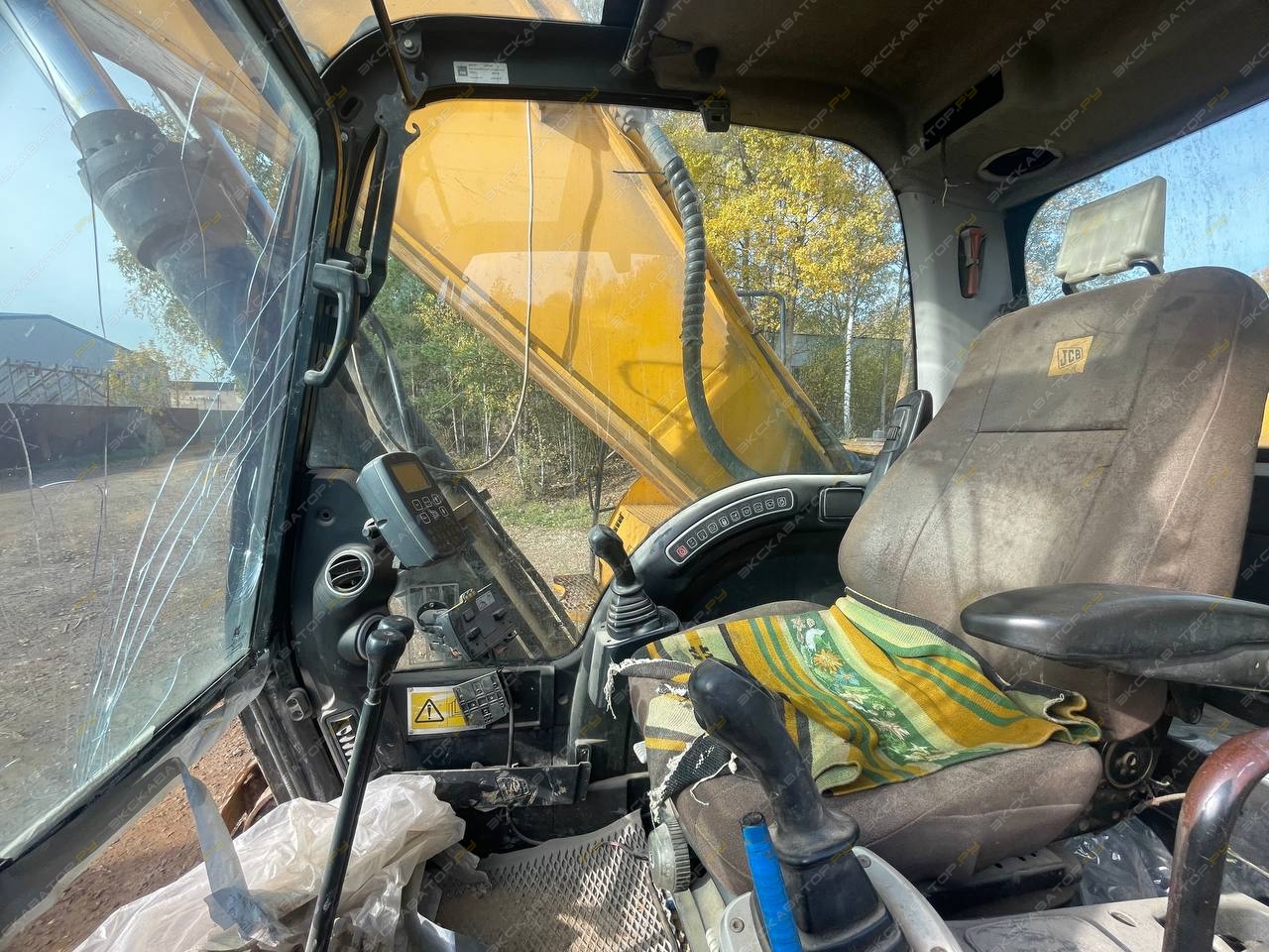 JCB JS 330LC [12]
