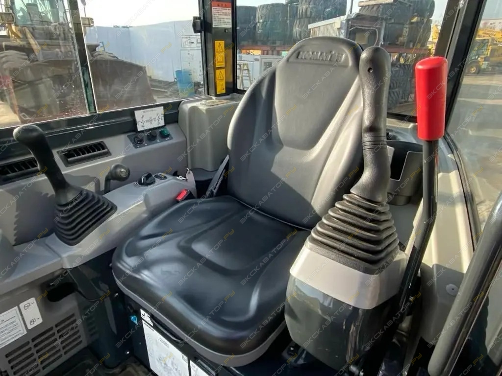 Komatsu PC30MR [7]