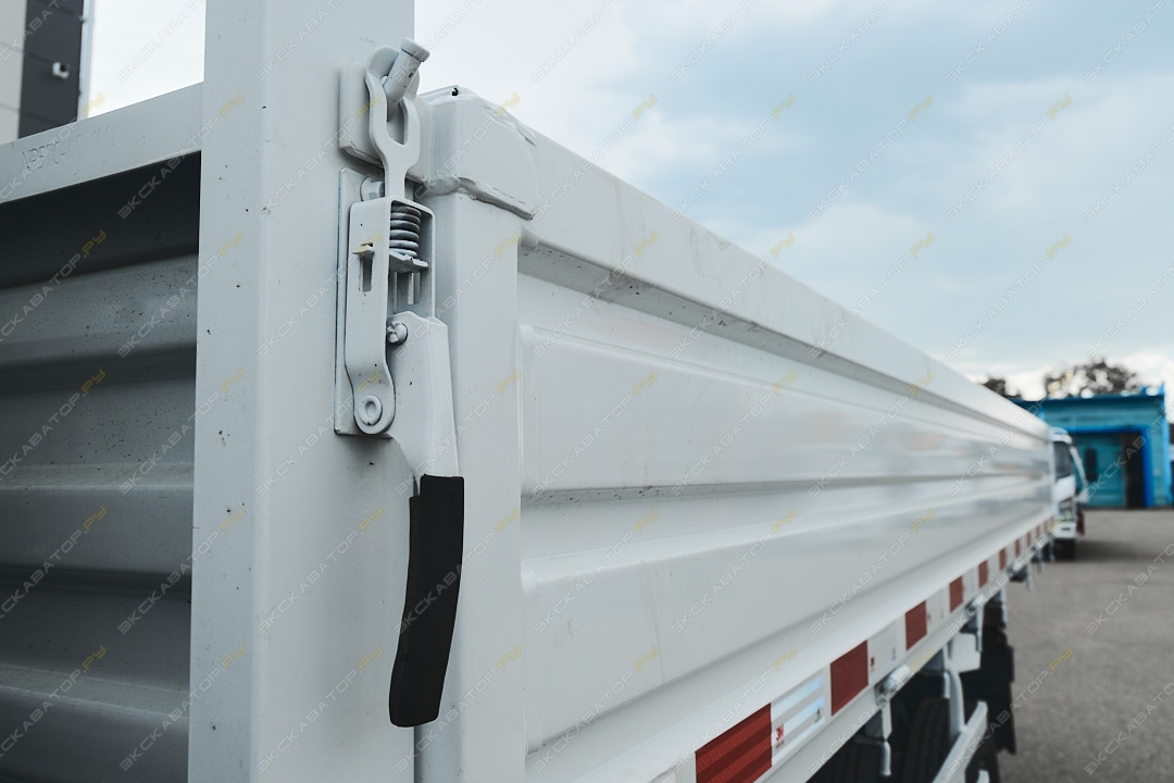 Isuzu Elf [9]