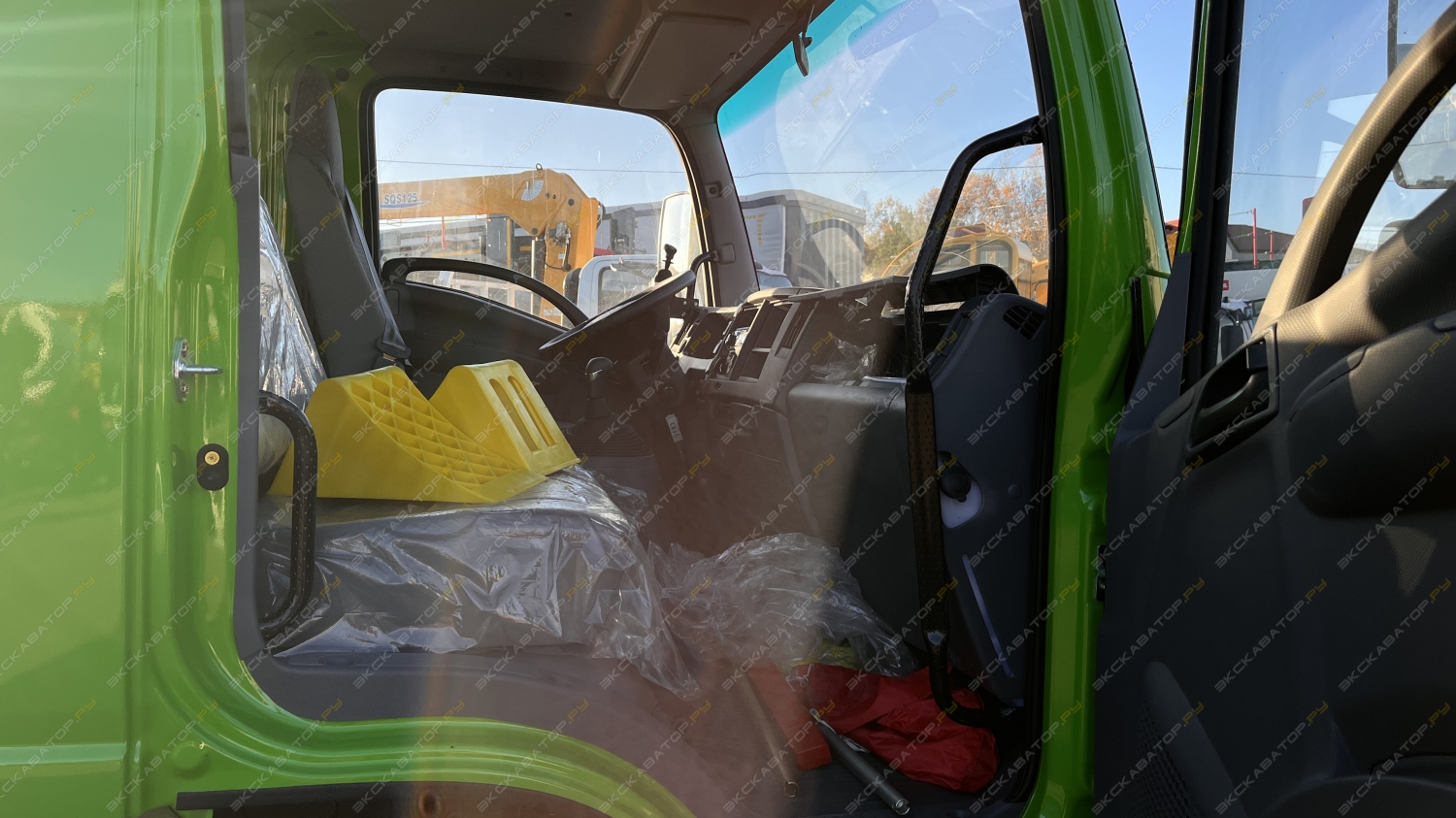 Isuzu Elf [12]