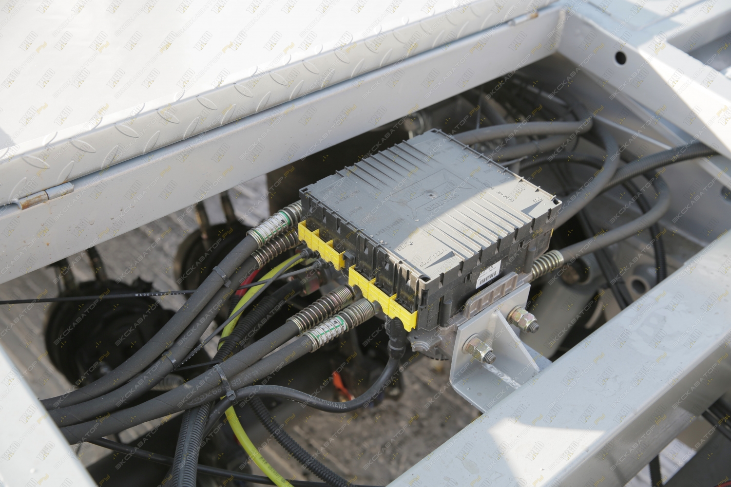 LYR9402TCL [16]