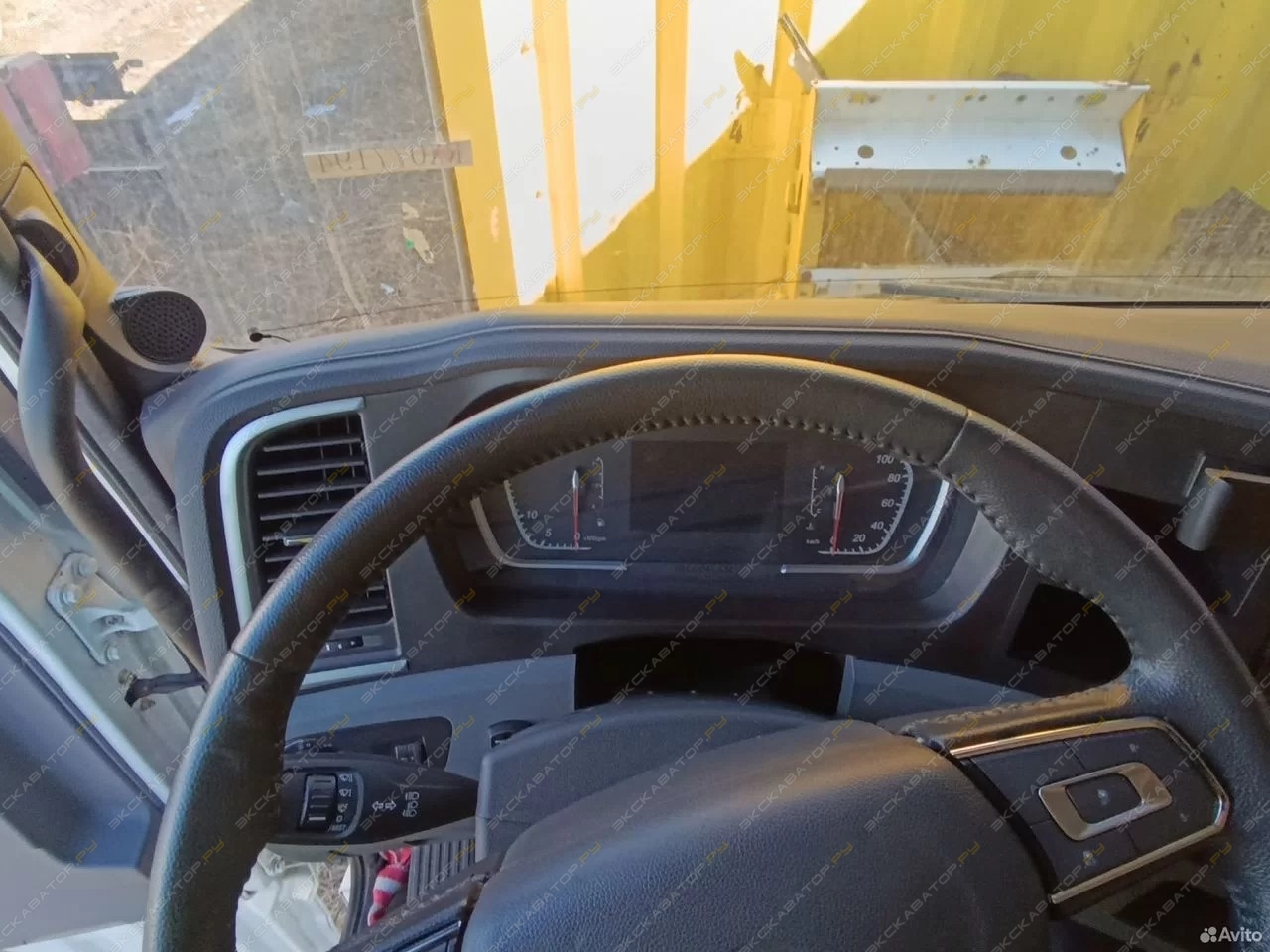 Shacman SX42586V385 X3000 [37]