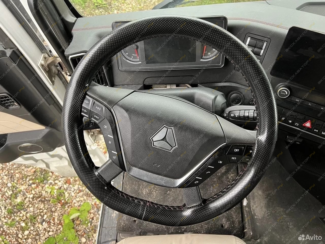 Sitrak C7H 4x2 [25]