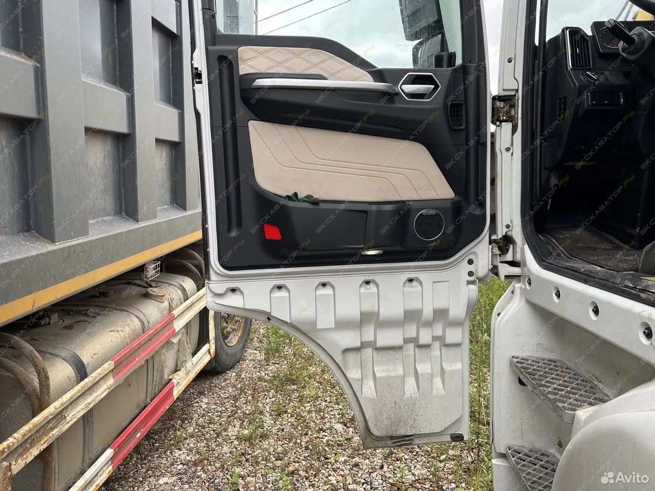 Sitrak C7H 4x2 [22]
