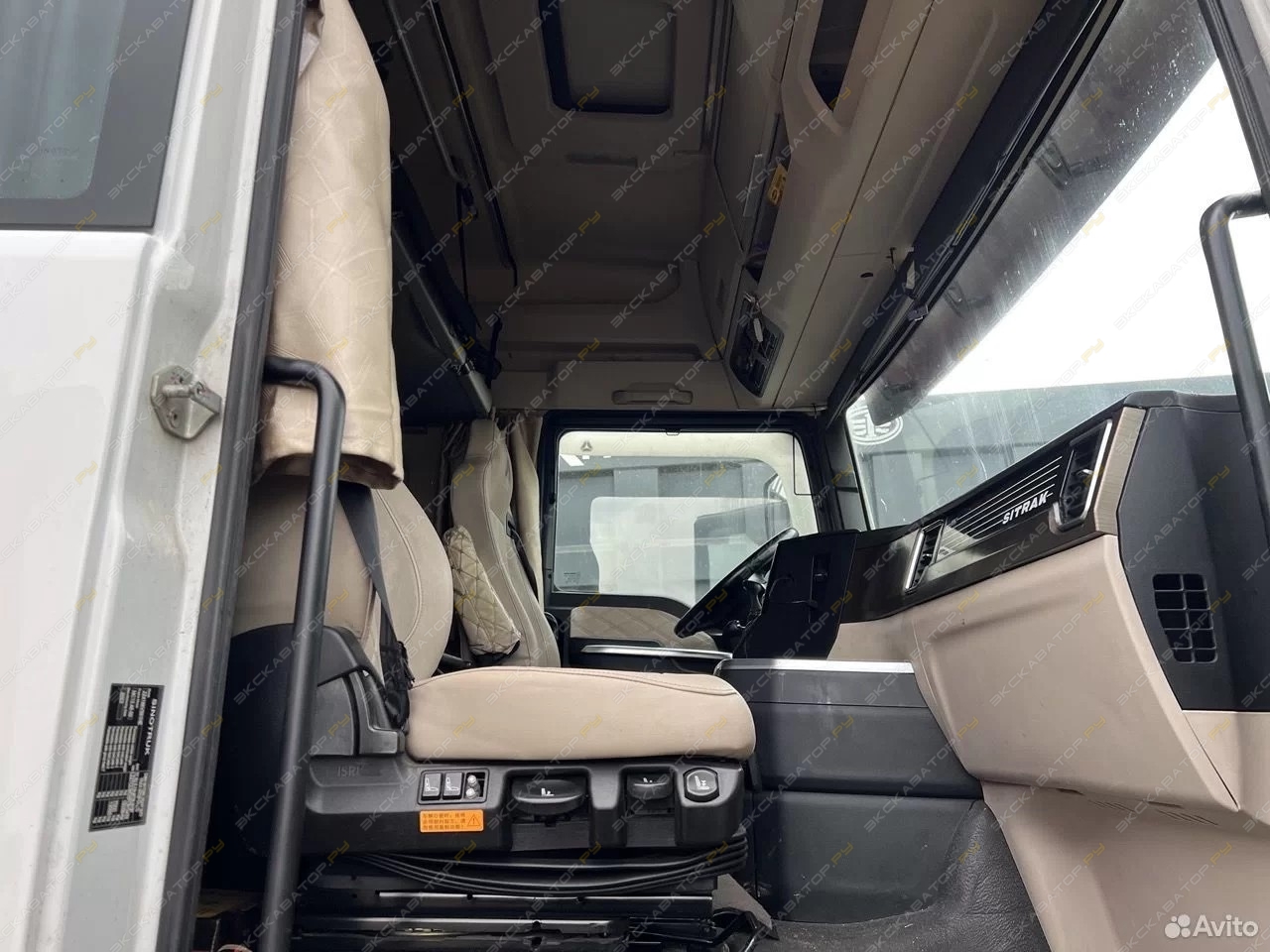 Sitrak C7H 4x2 [32]