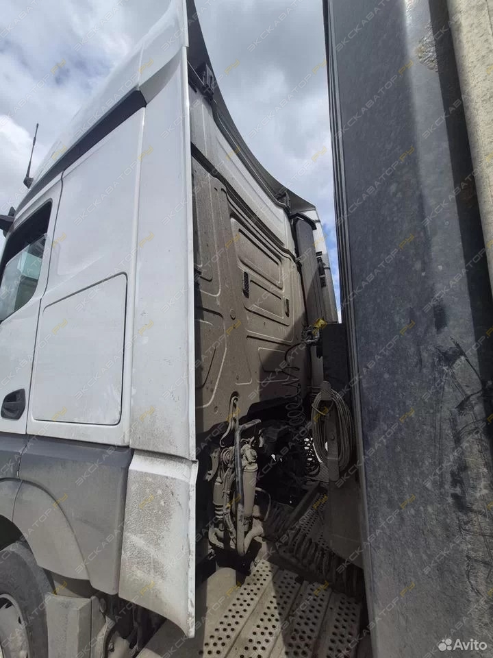 Mercedes-Benz Actros [7]