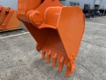 Hitachi ZX135US [11]