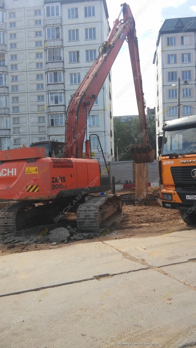 Hitachi ZAXIS 200 [3]