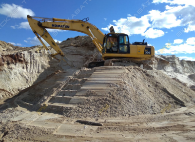 Komatsu PC300-8 [1]