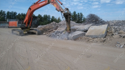 Hitachi ZX240-5G [2]