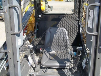 New Holland L215 [5]