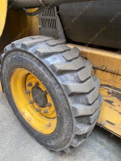 New Holland L215 [2]