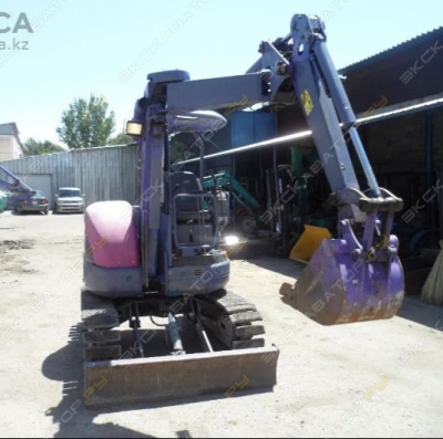 Komatsu PC30UU [2]