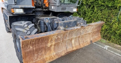 Hitachi ZX140W [2]