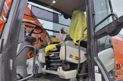 Hitachi ZX140W [3]