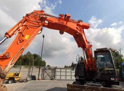 Hitachi ZX140W [3]