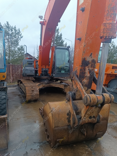 Hitachi ZX240-5G [7]