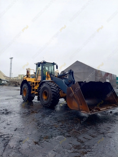 John Deere 744K High-Lift Waste Handler [0]