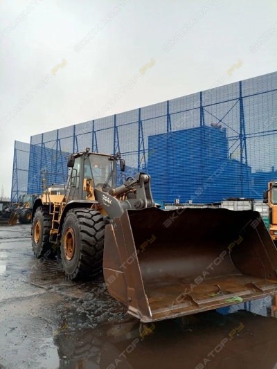 John Deere 744K High-Lift Waste Handler [4]