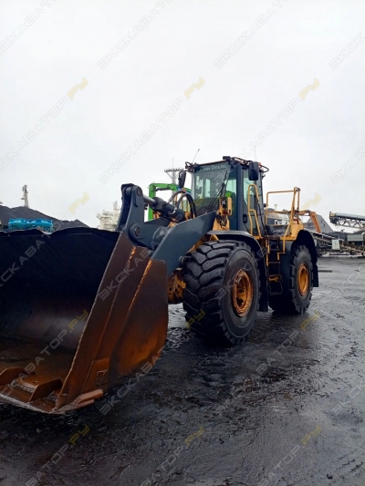 John Deere 744K High-Lift Waste Handler [3]
