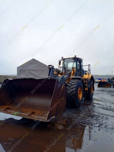 John Deere 744K High-Lift Waste Handler [1]
