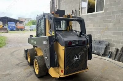 John Deere 318D [1]