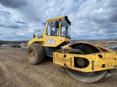 Bomag BW 215 D-40 [1]