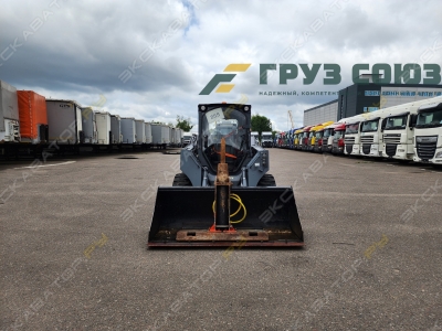 John Deere 320G [2]
