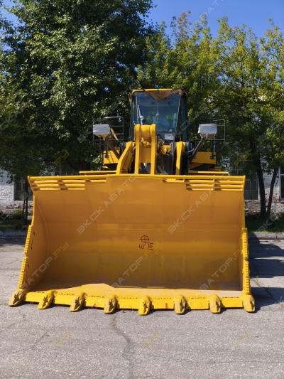 Komatsu WA600-8 [1]