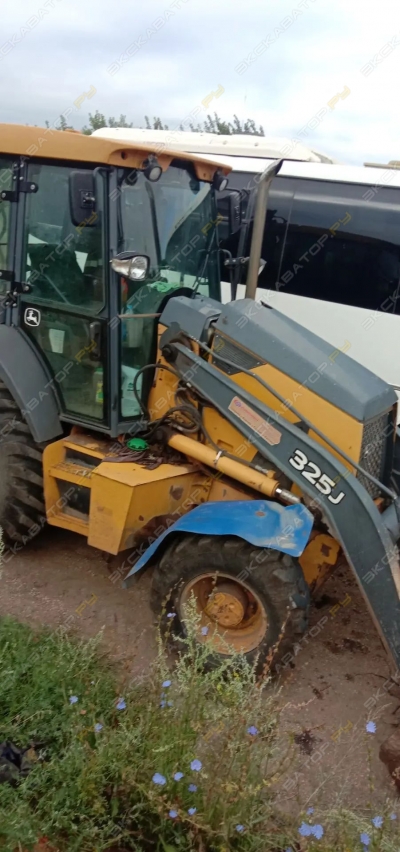 John Deere 325J [3]